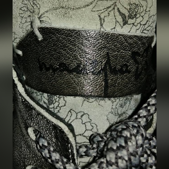 Maciejka 38 + 39 mismatched booties - Picture 10 of 11